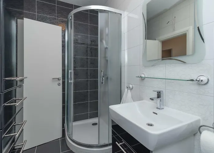 Апартаменти New 4* 