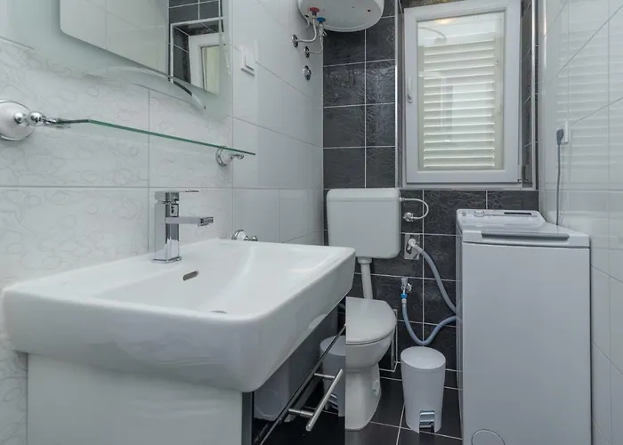Апартаменти New 4* 